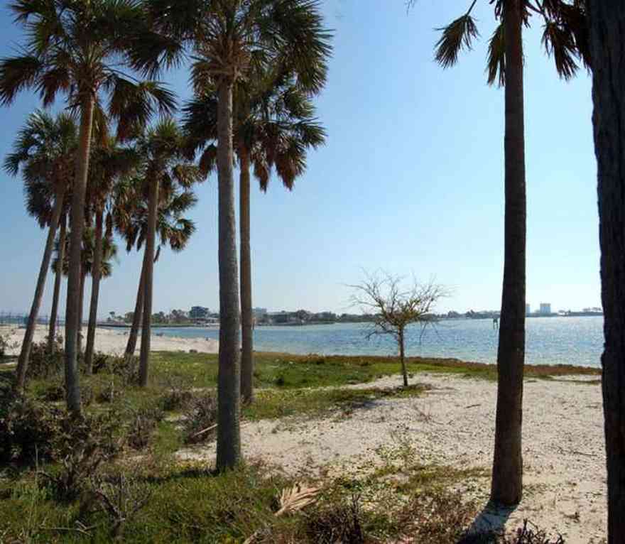 Pensacola-Beach:-Sabine-Bay_01.jpg:  beach, white sand, sabine, bay, lake, water, beach house