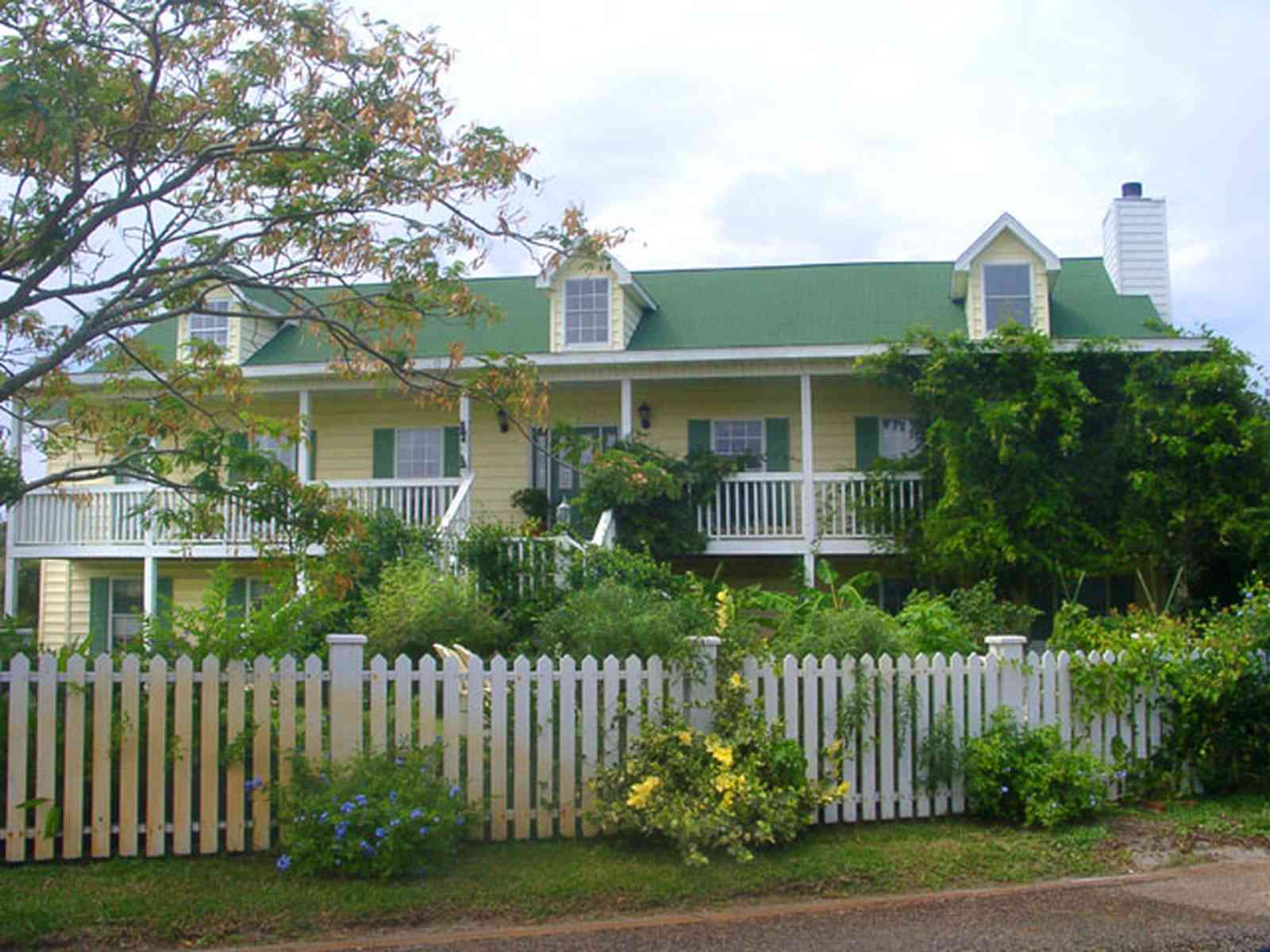 Pensacola-Beach:-Sugar-Bowl-Subdivision_10.jpg:  picket fence, east indies house, plantation house, sugar bowl subdivision