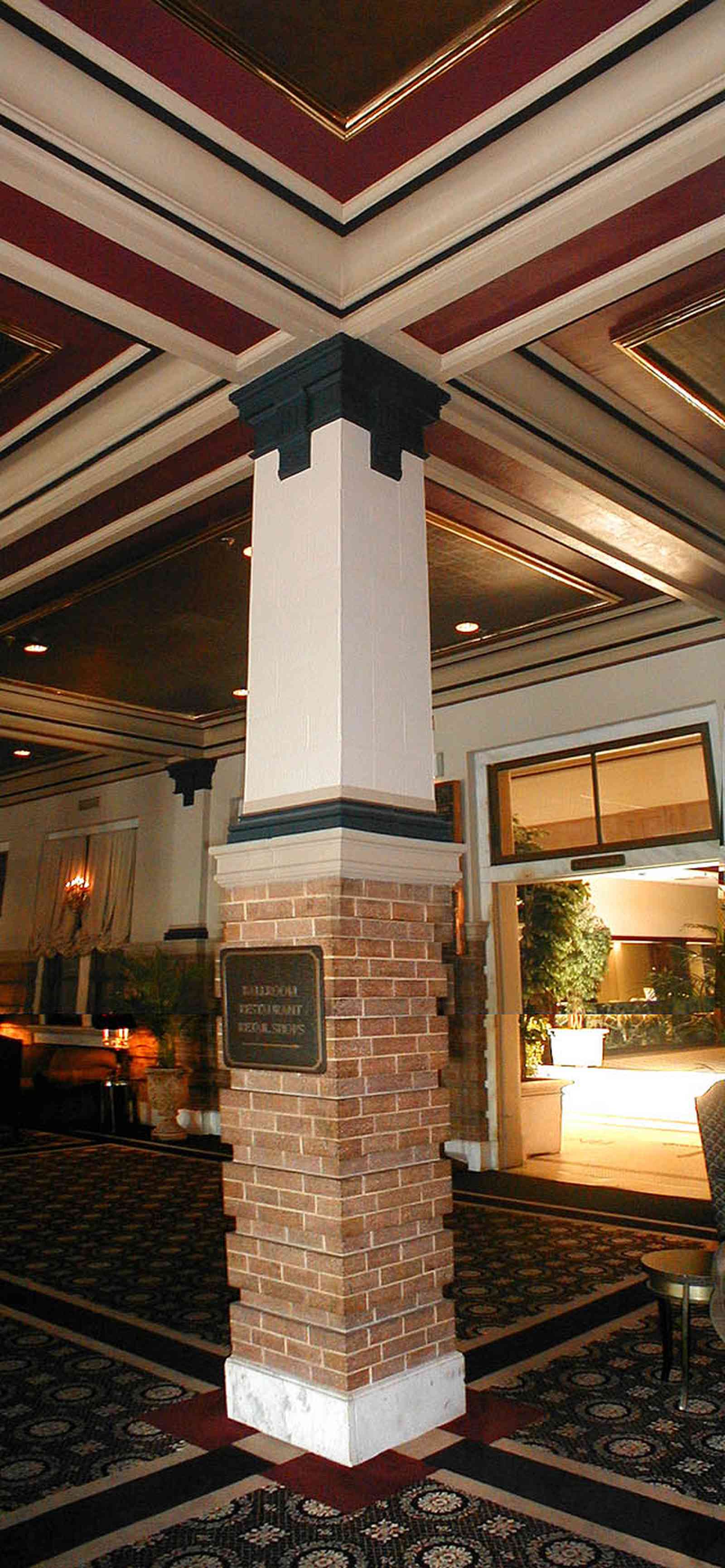 Pensacola:-Crowne-Plaza-Pensacola-Grand-Hotel_03.jpg:  hotel, railroad station, downtown, stained glass, tiffany lamp