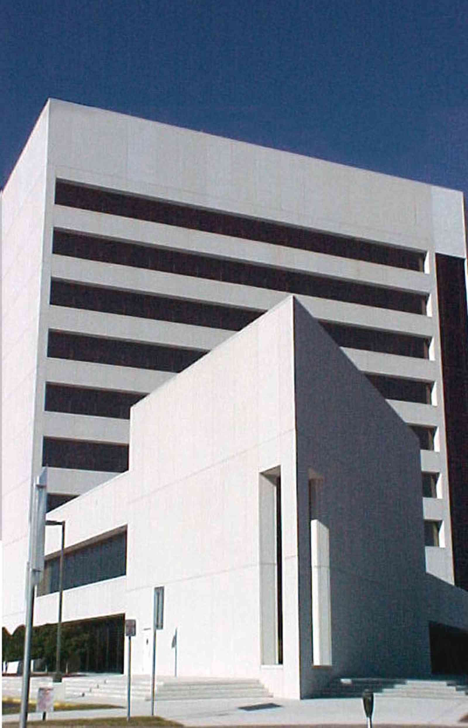 Pensacola:-Downtown:-Sun-Trust-Bank_Sun_01.jpg:  office tower, office complex, office building, bank building