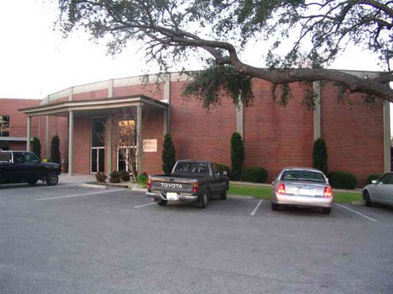 Pensacola:-Hillcrest-Baptist-Church_02.jpg:  church, brick, baptist, modern architecture, contemporary, 