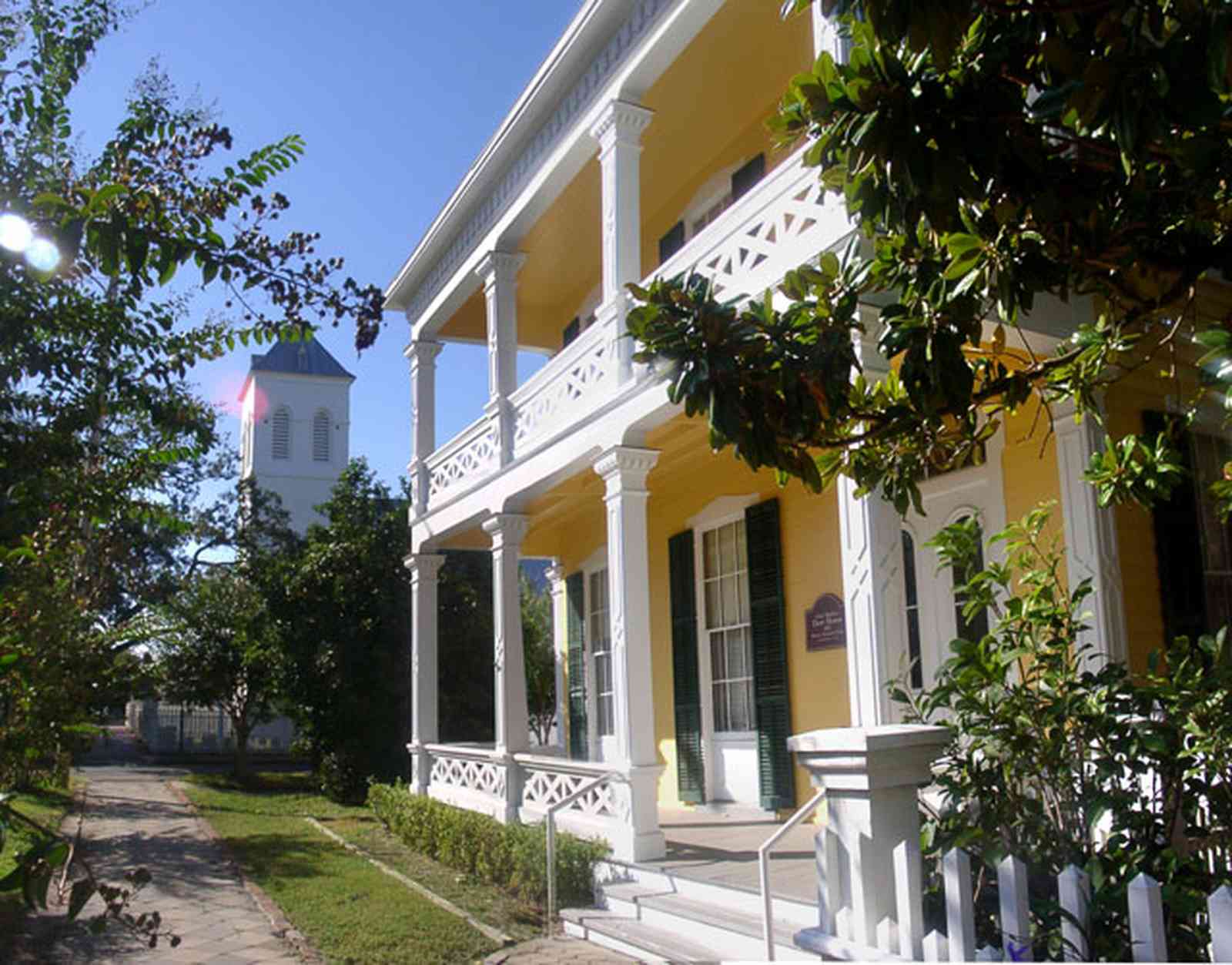Pensacola:-Historic-Pensacola-Village:-Dorr-House_03.jpg:  old christ church, seville square