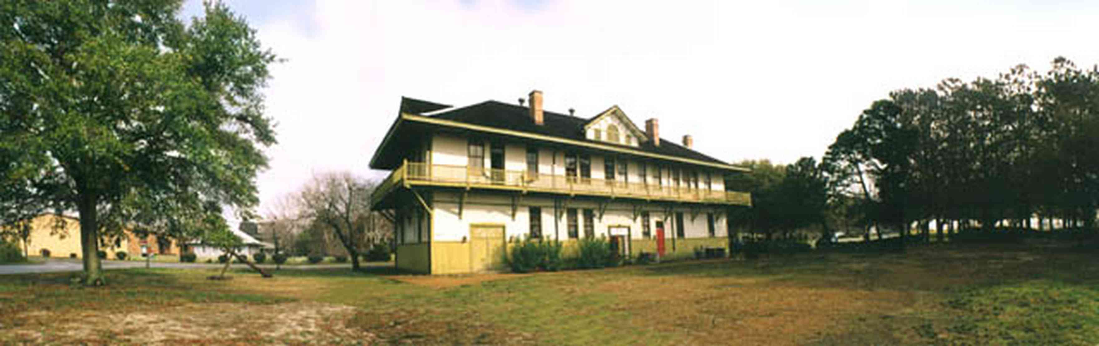 Pensacola:-Historic-Pensacola-Village:-L-N-Terminal_01.jpg:  marine terminal, victorian building, oak tree