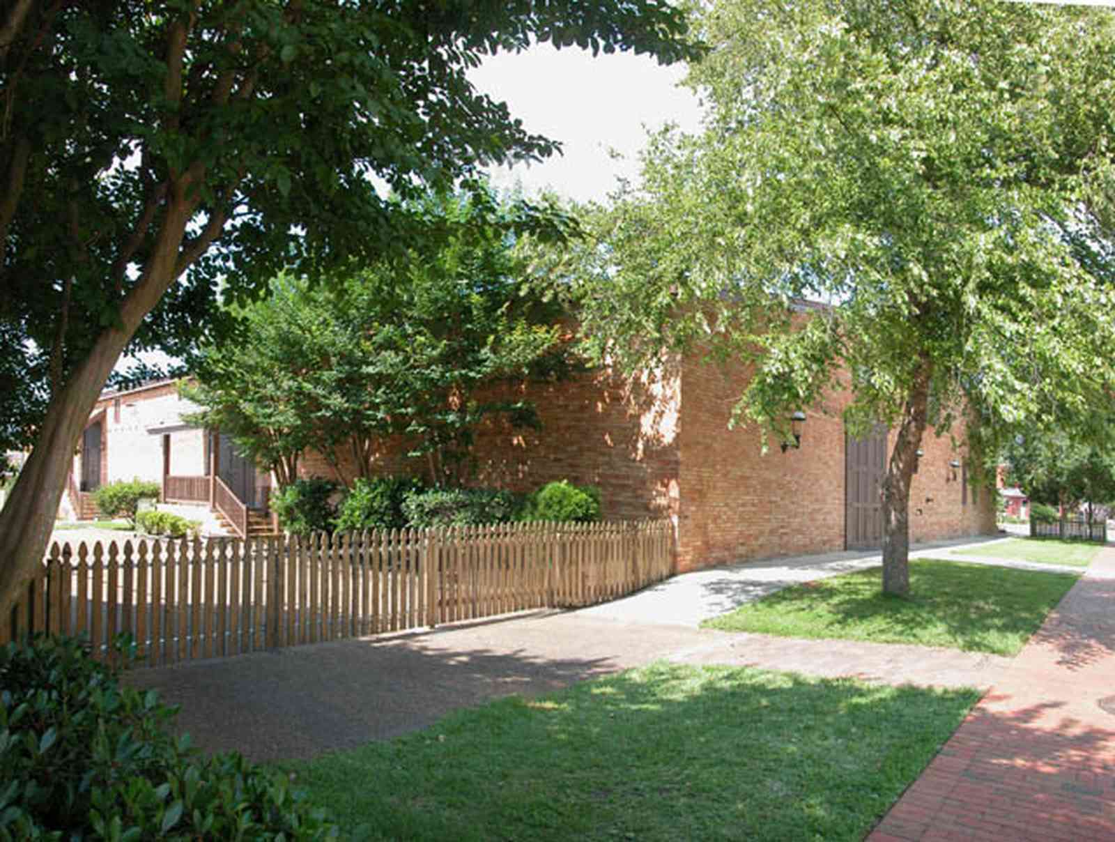 Pensacola:-Historic-Pensacola-Village:-Museum-Of-Commerce_02.jpg:  river birch tree, picket fence, museum, warehouse, historic district