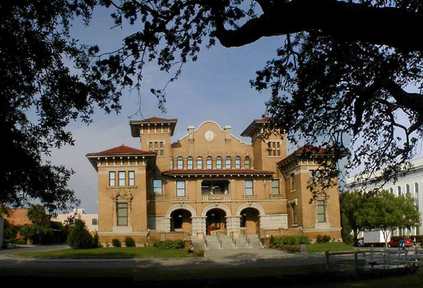 Pensacola:-Historic-Pensacola-Village:-T.-T.-Wentworth-Jr.-Museum_01a.jpg:  romanesque revival architecture, historic village, museum, historic district, archways, plaza ferdinand, cupola, red tile roof, keystone arch, pensacola cultural center