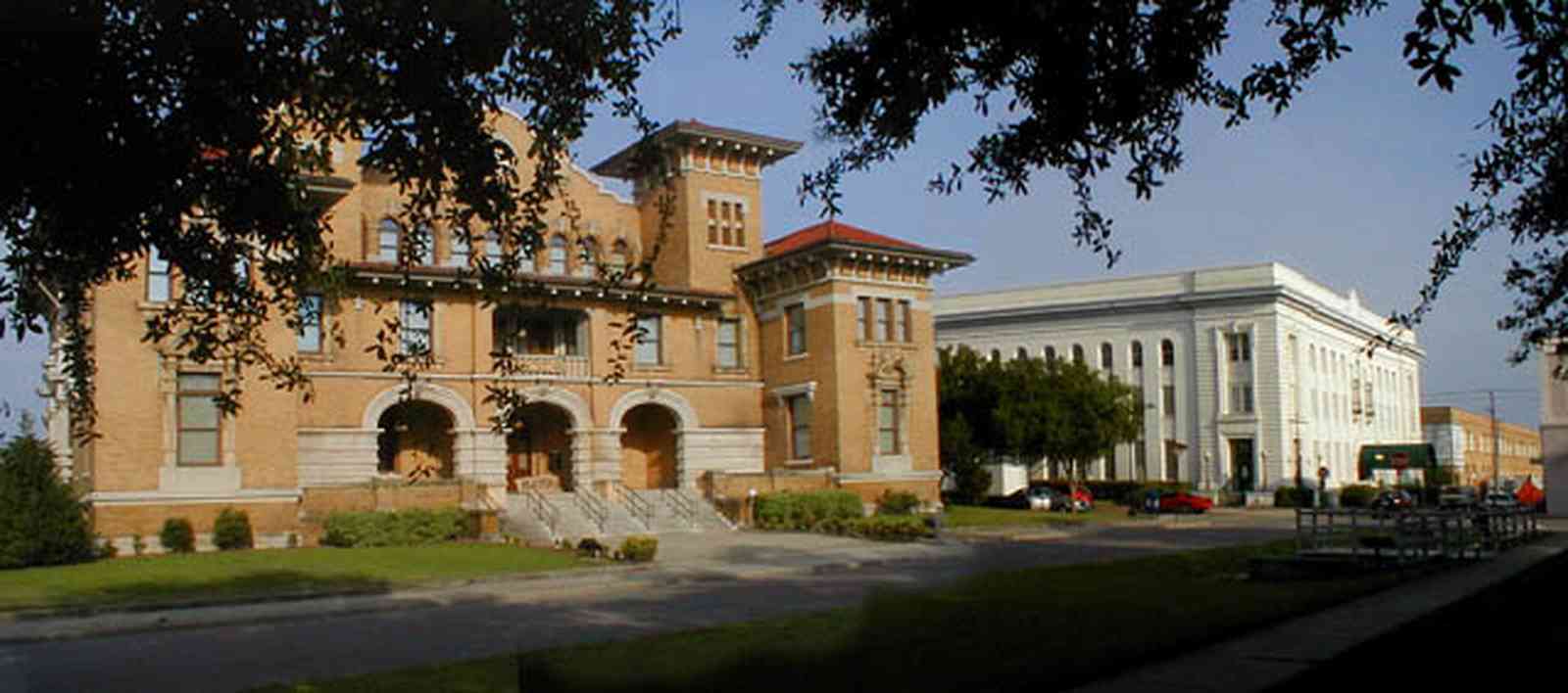 Pensacola:-Historic-Pensacola-Village:-T.-T.-Wentworth-Jr.-Museum_01b.jpg:  romanesque revival architecture, historic village, museum, historic district, archways, plaza ferdinand, cupola, red tile roof, keystone arch, pensacola cultural center