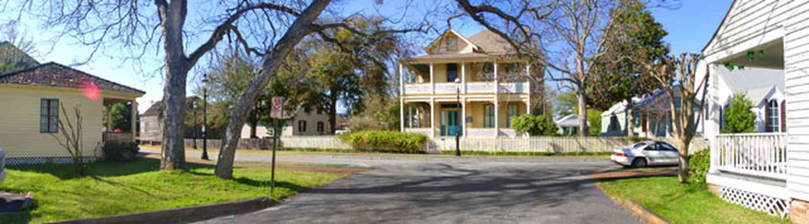Pensacola:-Historic-Pensacola-Village:-The-Weavers-Cottage_03.jpg Pensacola:-Historic-Pensacola-Village:-The-Weavers-Cottage_03.jpg: zaragoza street, victorian house, victorian cottage, gulf coast cottage, brick sidewalk, escambia bay, historic village