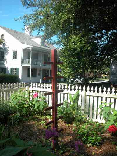 Pensacola:-Historic-Pensacola-Village:-Tivioli-House_01e.jpg:  hibicus, ginger, oak tree, historic village, tivoli house, julee cottage, picket fence