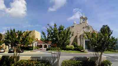 Pensacola:-Palafox-Historic-District:-Christ-Church_01.jpg:  episcopal church, bell tower, spanish revival architecture, crepe myrtle trees, red tile roof, flower garden, 
