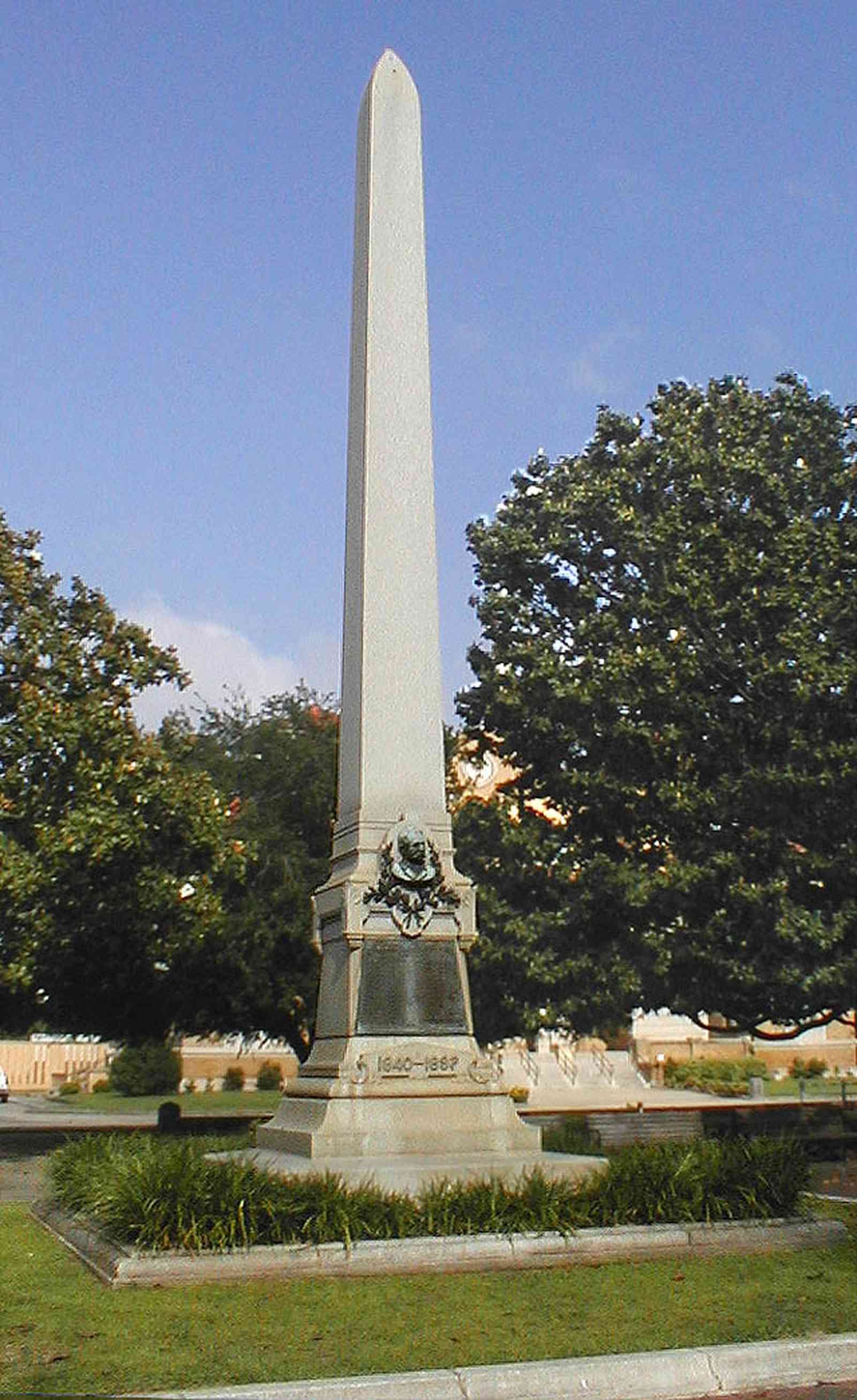Pensacola:-Palafox-Historic-District:-Ferdinand-Plaza_00c.jpg:  town square, plaza, obelisk, stone wall, oak trees, magnolia trees, historic district, courthouse, t. t. wentworth, jr. museum, empire building