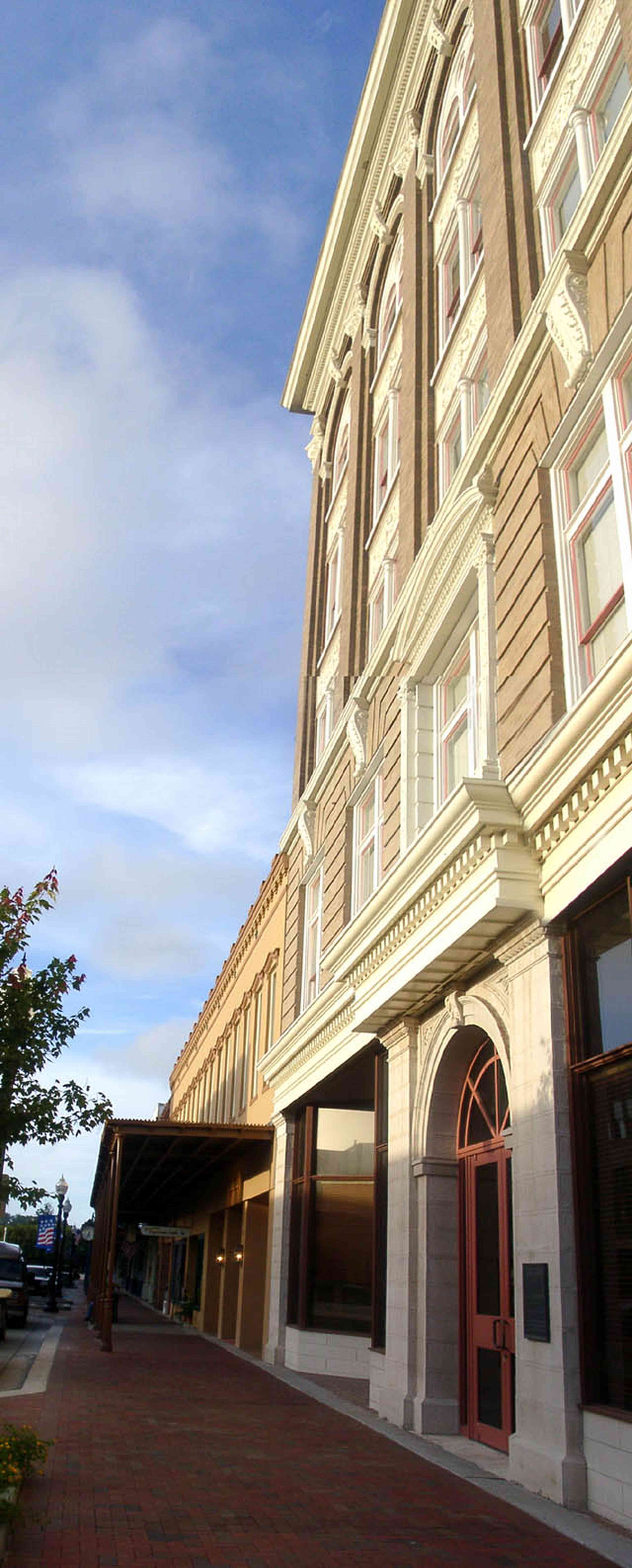 Pensacola:-Palafox-Historic-District:-Network-USA-Building_00.jpg:  renaissance revival building, brick sidewalks, downtown, balcony