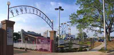 Pensacola:-Sams-Fun-City_01.jpg:  amusement park, oak tree, ferris wheel