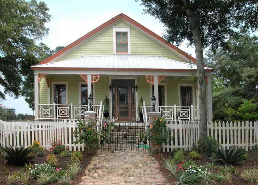 Pensacola:-Seville-Historic-District:-202-Cevallos-Street_01.jpg:  picket fence, brick sidewalk, oak tree, palm tree, front porch, 4 square georgian style