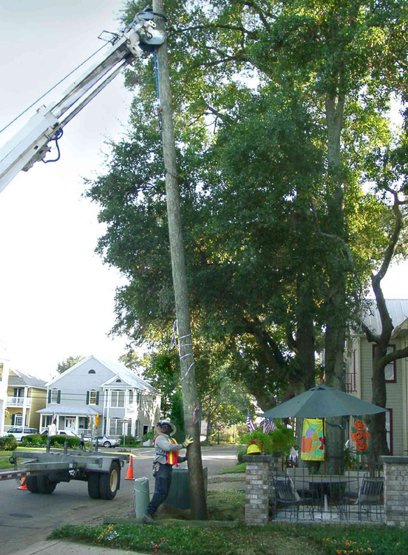 Pensacola:-Seville-Historic-District:-215-Cevallos-Street_16.jpg:  gulf power company, utility workers, umbrella