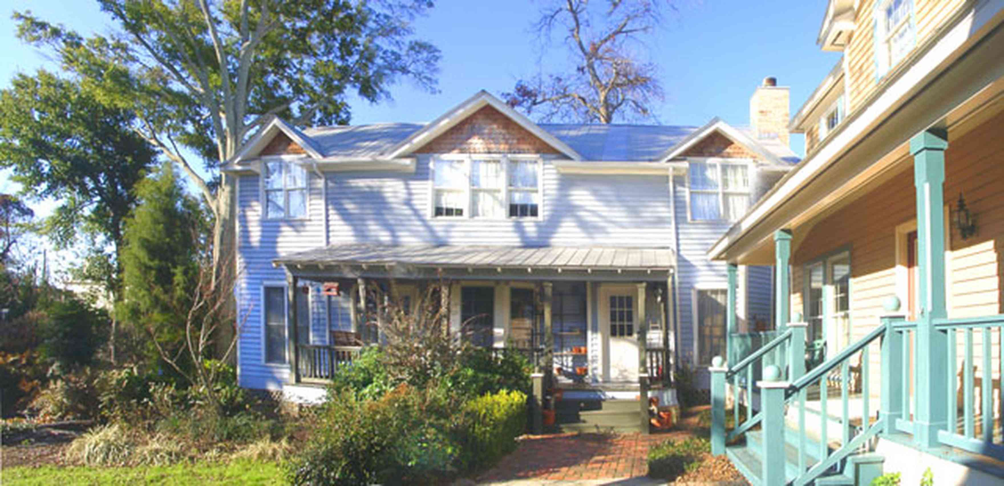 Pensacola:-Seville-Historic-District:-227-East-Intendencia-Street_01.jpg:  folk victorian structure, porch, interior courtyard, garden
