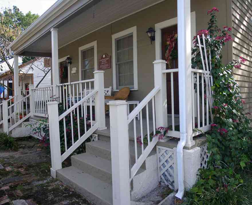 Pensacola:-Seville-Historic-District:-311-East-Intendencia-Street_01.jpg:  gulf coast cottage, porch, vine