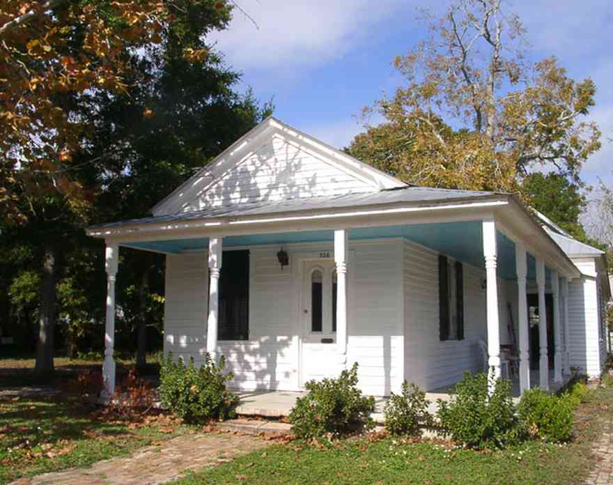 Pensacola:-Seville-Historic-District:-326-East-Intendencia-Street_01.jpg:  pecan tree, shotgun house