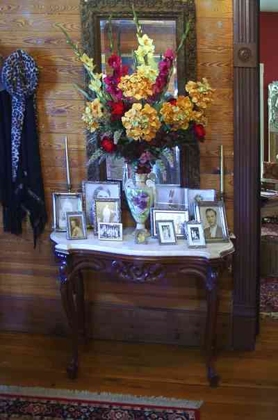 Pensacola:-Seville-Historic-District:-433-East-Zaragoza-Street_30.jpg:  oriental rug, victorian house, silver frame