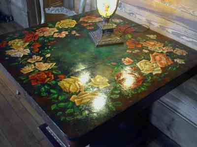 Pensacola:-Seville-Historic-District:-433-East-Zaragoza-Street_34.jpg:  roses, painted table, victorian house, tiffany lamp