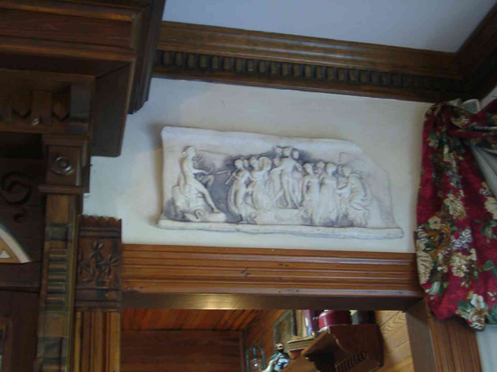 Pensacola:-Seville-Historic-District:-433-East-Zaragoza-Street_40.jpg:  victorian house, bas relief, drapes, crown molding