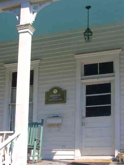 Pensacola:-Seville-Historic-District:-434-East-Zaragoza-Street_01.jpg:  four squre georgian victorian cottage