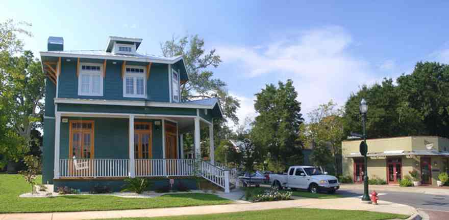 Pensacola:-Seville-Historic-District:-501-East-Romana-Street_01.jpg:  historic district, house, home, corner