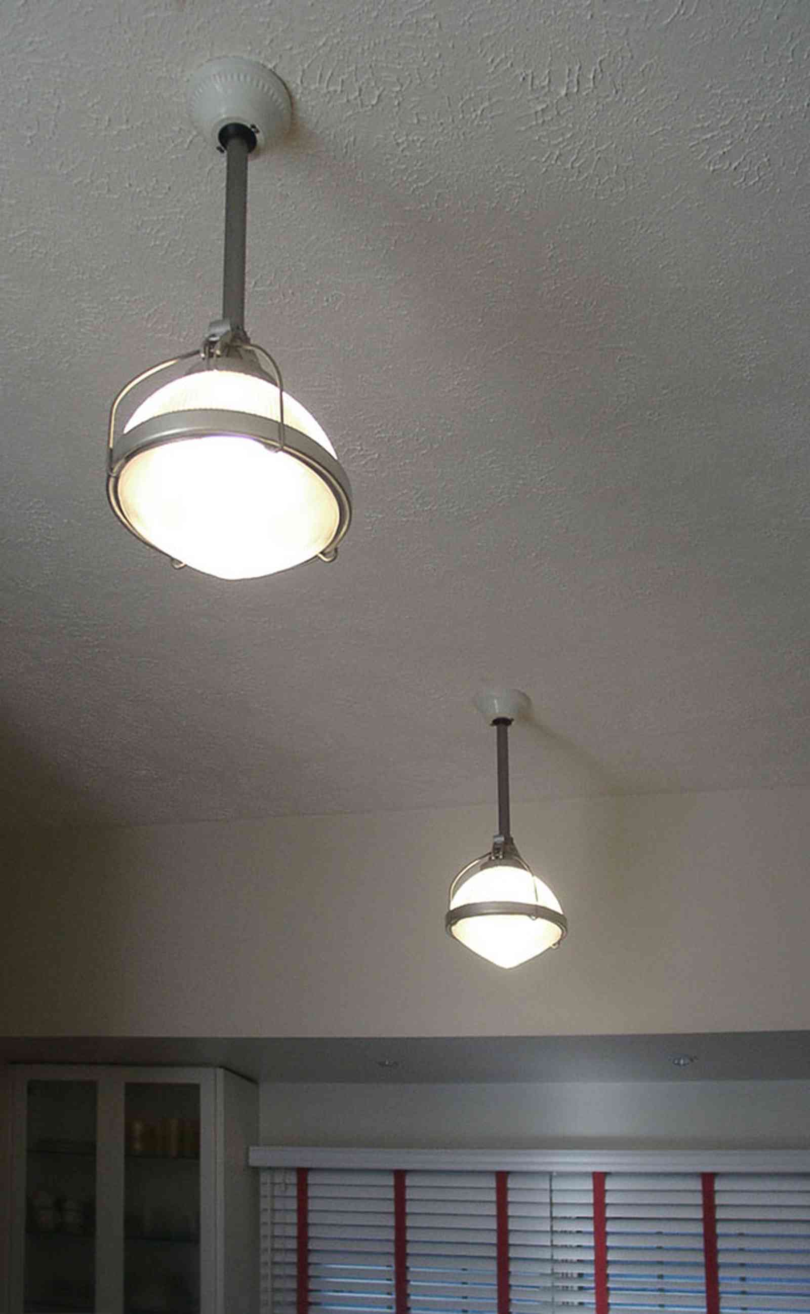 Pensacola:-Seville-Historic-District:-529-East-Government-Street_20a.jpg:  kitchen, ventian blinds, warehouse lights, kitchen