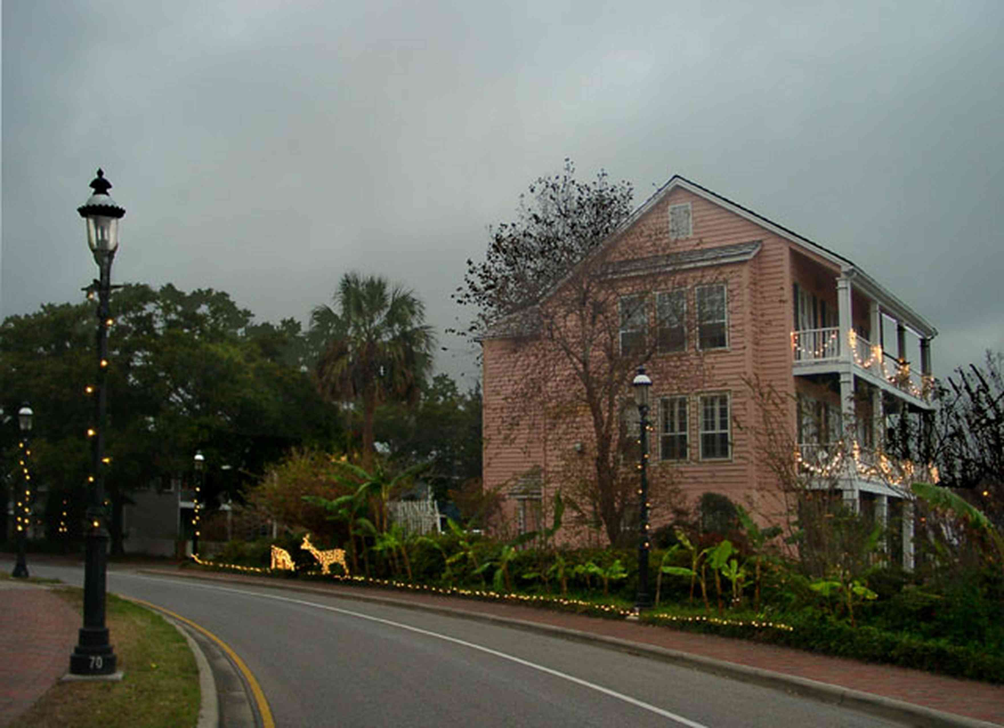 Pensacola:-Seville-Historic-District:-601-Crown-Cove_02.jpg:  christmas decorations, garland, deer