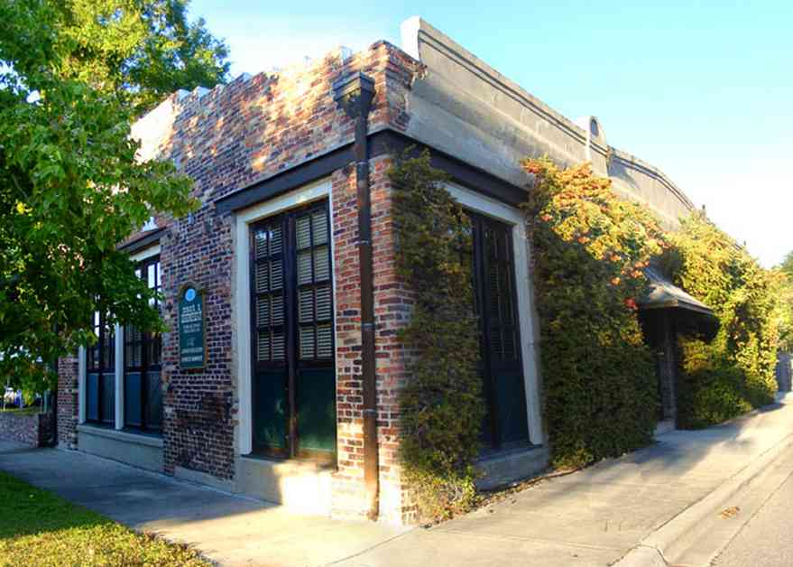 Pensacola:-Seville-Historic-District:-Horace-E.-Shumpert,-Consulting-Engineer_01.jpg:  brick facade building