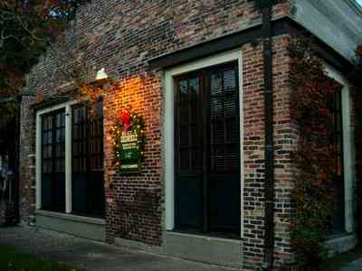 Pensacola:-Seville-Historic-District:-Horace-E.-Shumpert,-Consulting-Engineer_05.jpg:  christmas decorations, wreath, bow