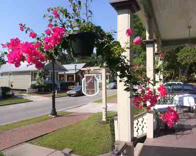 Pensacola:-Seville-Historic-District:-Jamies-Restaurant_04.jpg:  montevilla vine, victorian cottage