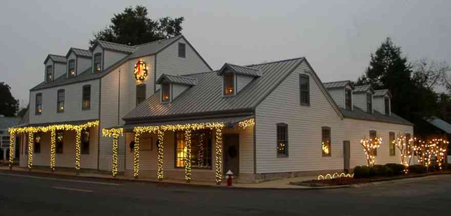 Pensacola:-Seville-Historic-District:-Kinsey,-Troxwell,-Johnson,-Walborsky-Law-Firm_03.jpg:  christmas decorations, candles, garland