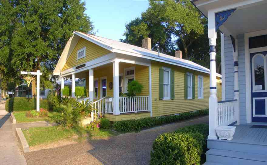 Pensacola:-Seville-Historic-District:-Louis-Fowler,-M.D._01.jpg:  doctors office, family practioncer, creole cottage