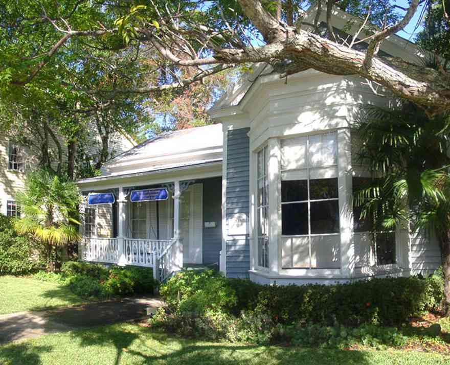 Pensacola:-Seville-Historic-District:-Michael-J.-Griffith,-P.A._---Attorney_01.jpg:  victorian cottage