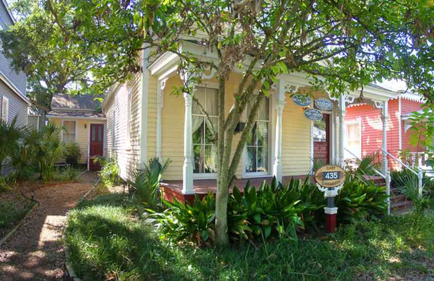 Pensacola:-Seville-Historic-District:-Roberta-Schaffner,-M.D._01.jpg:  victorian shotgun cottage