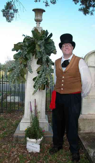 Pensacola:-Seville-Historic-District:-St-Michael-Cemetery_38.jpg:  tombstone, wreath, floral tribute, gravesite, commerorative marker, marble tombstone