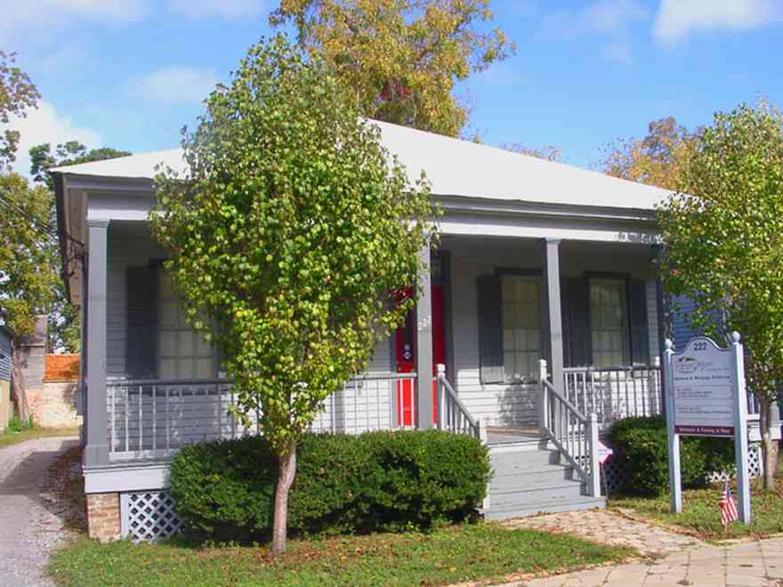 Pensacola:-Seville-Historic-District:-William-Gibson-And-Associates_01.jpg:  four-square georgian victorian cottage