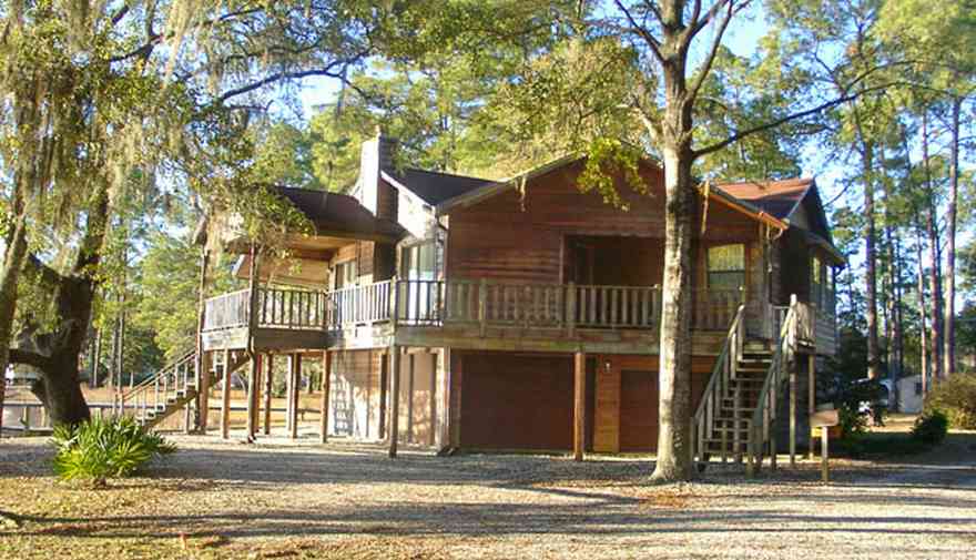 Peterson-Point:-Tree-House_01.jpg Peterson-Point:-Tree-House_01.jpg: spanish moss, house, pine tree, bay