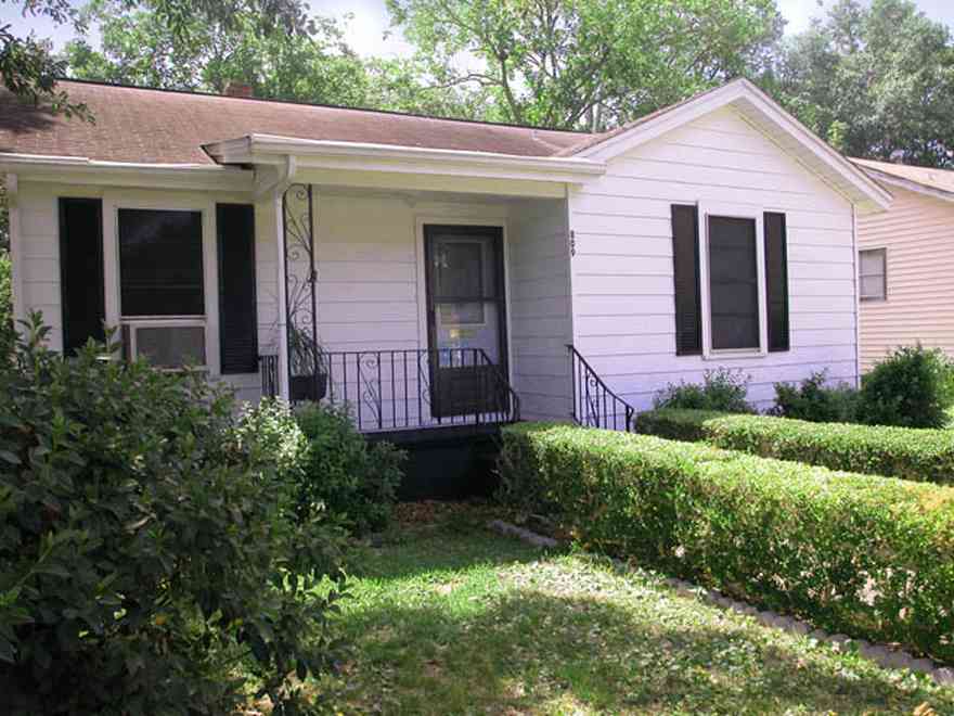 Sanders-Beach:-809-South-I-Street_05.jpg:  pensacola bay, oak tree, crepe myrtle tree, beach, recreational area
