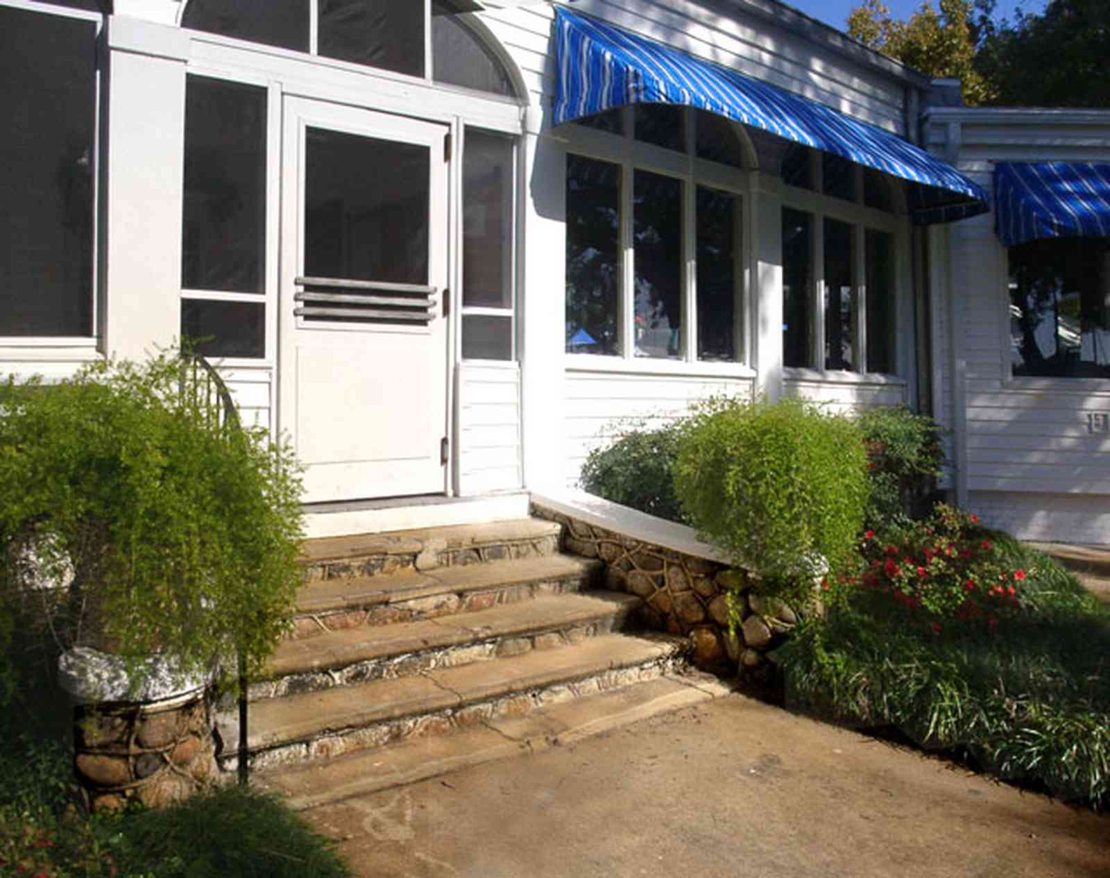 Sanders-Beach:-Pensacola-Yacht-Club_01a.jpg:  club house, awning, oak tree, 