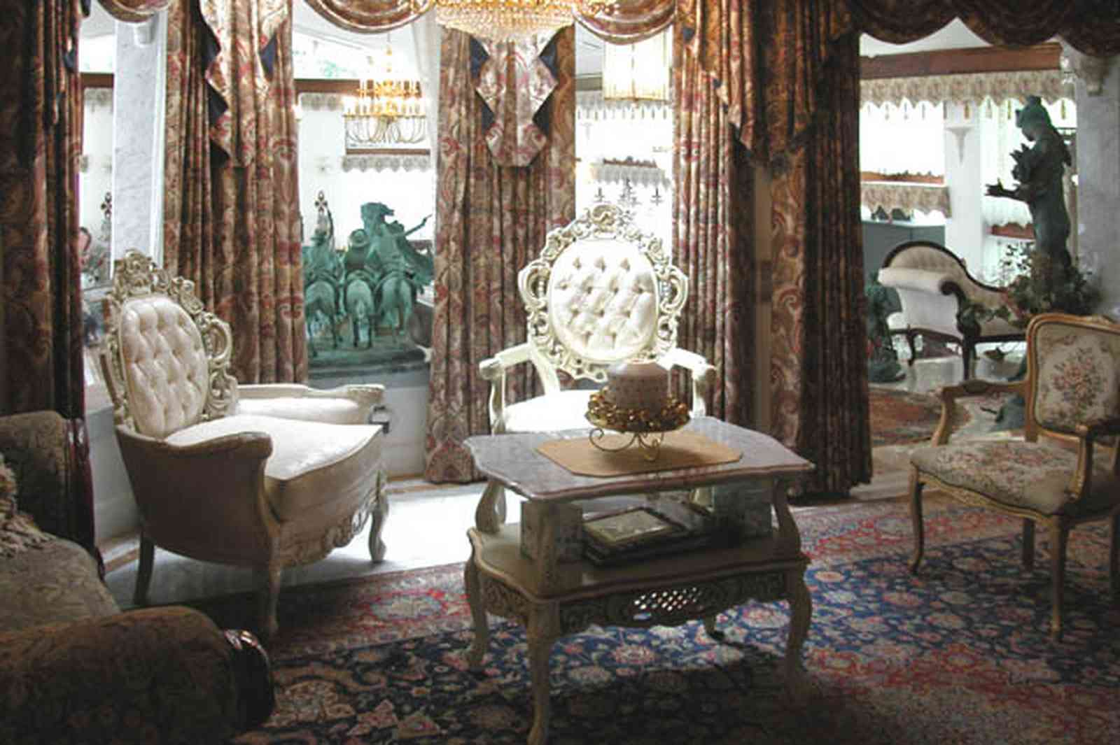 Scenic-Highway:-3780-Scenic-Ridge-Drive_02i.jpg:  oriental rug, marble floor, brocade, crystal chandelier, remington sculpture, french provincial furniture, sitting room