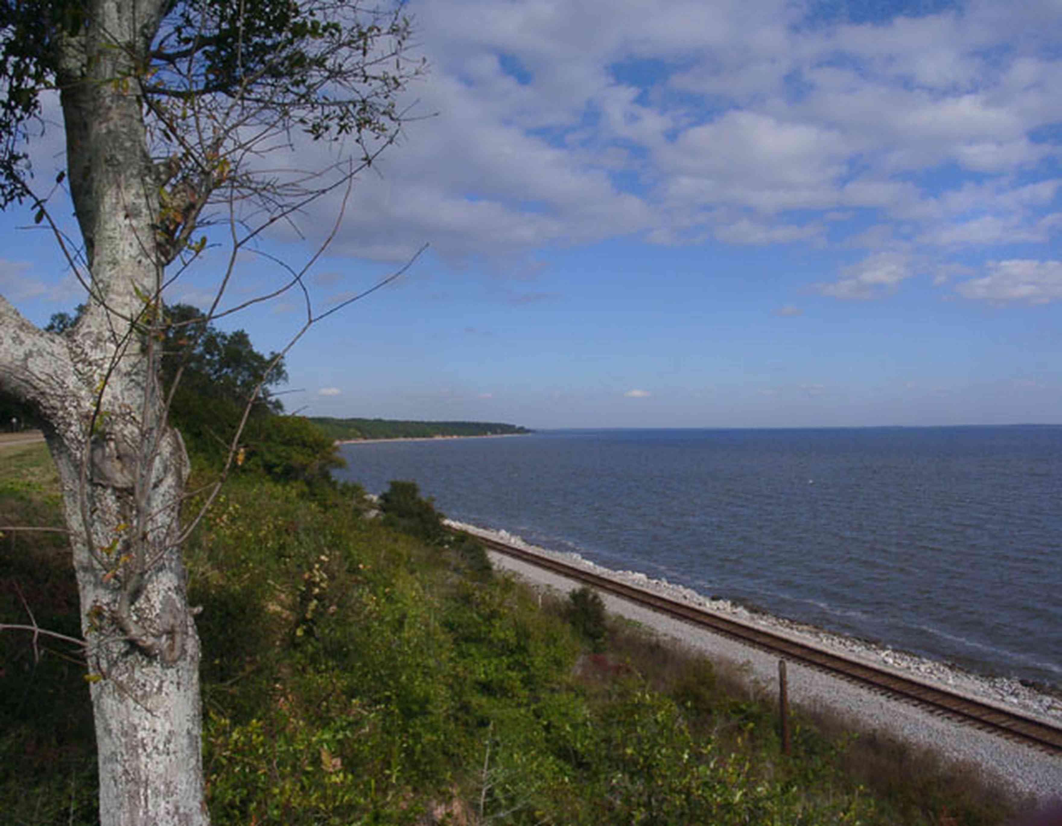 Scenic-Highway:-Bluffs_01.jpg:  railroad tracks, escambia bay, cirrus clouds