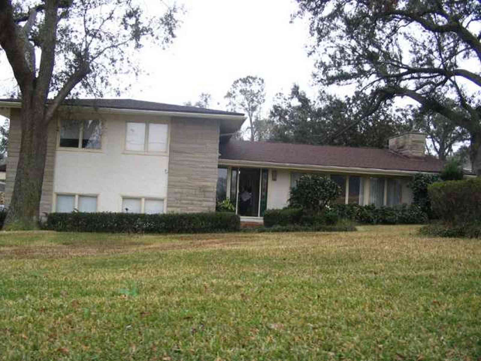 Scenic-Hills_03.jpg:  homes, grass, classic, ranch style, modernist, sixties