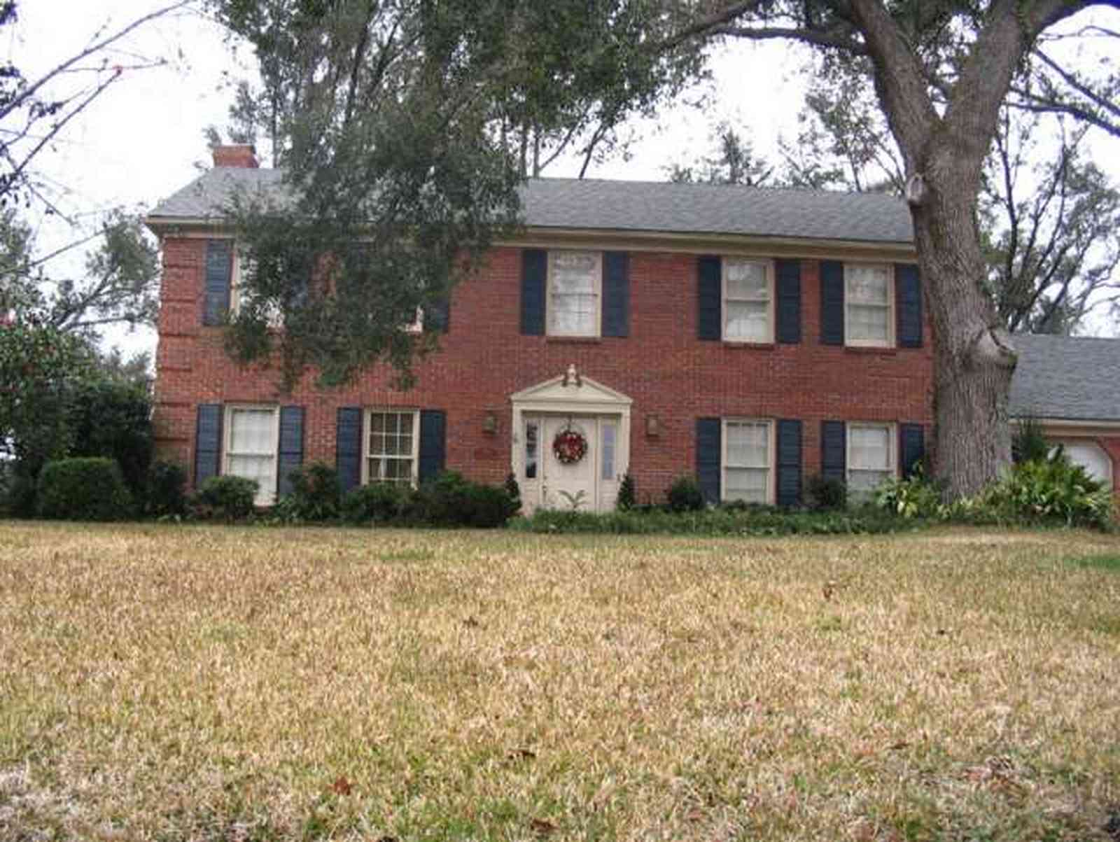 Scenic-Hills_05.jpg:  homes, classic, large house, brick, grass, two-story, mansion