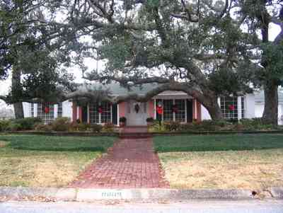 Scenic-Hills_09.jpg:  homes, classic, trees, grass, ranch, modern