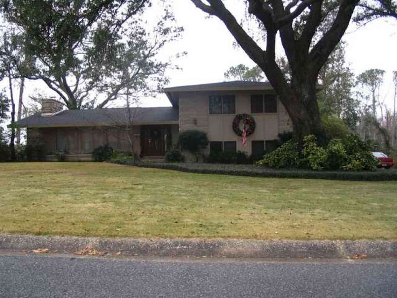 Scenic-Hills_10.jpg:  homes, grass, classic, ranch style, modernist, sixties