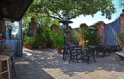 Seville+Quarter-End+of+Alley+patio_03.jpg:  