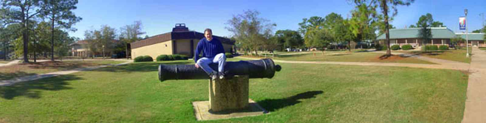 University-Of-West-Florida:-Campus_04.jpg:  tom roush, cannon, university, campus, dorms, students, 