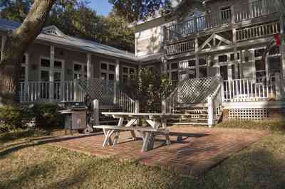 10+walton+back+patio_01.jpg:  