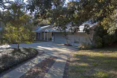 10+walton+home-driveway_01.jpg:  